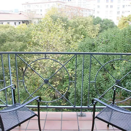 La Petite De Saint-sernin Hostel *